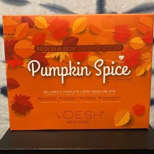 Voesh New York pumpkin spice pedi in a box